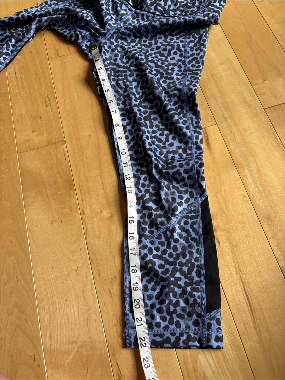 Lululemon capris - Picture 4 of 4